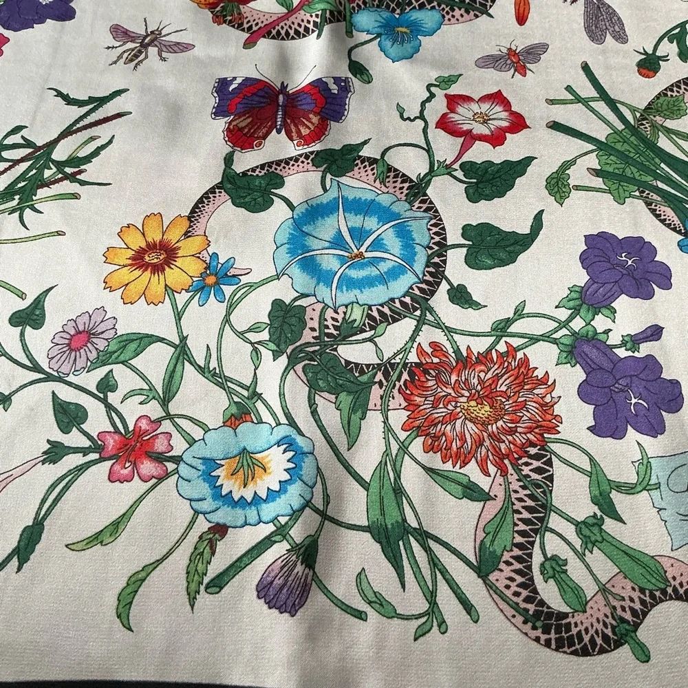 Authentic Gucci 100% Silk Scarf Floral Botanical Snake Print Black Border Italy - Picture 8 of 12